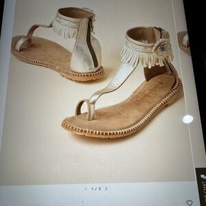 NWOT light gold thong sandals by Sundance